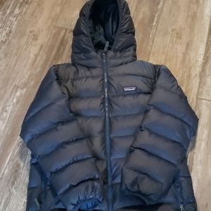 Patagonia boys size XL 14 navy puffer jacket